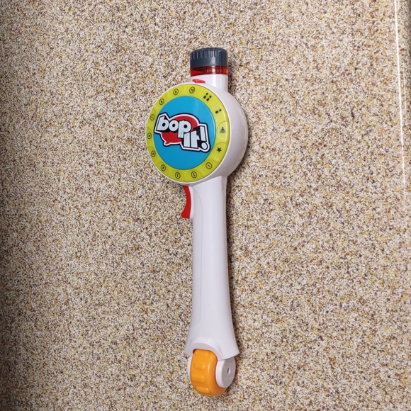 2017 Hasbro Bop It Coordination Maker Electronic Challenge Party Game - Picture 2 of 12